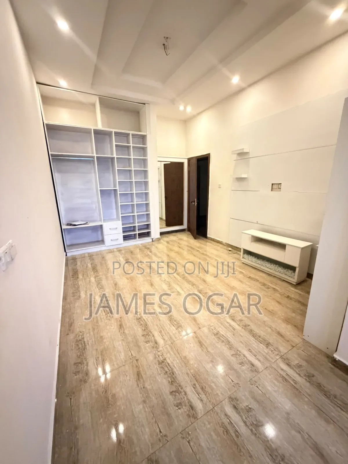 Studio Apartment in Roxbury Estate, Chevron for rent in Chevron