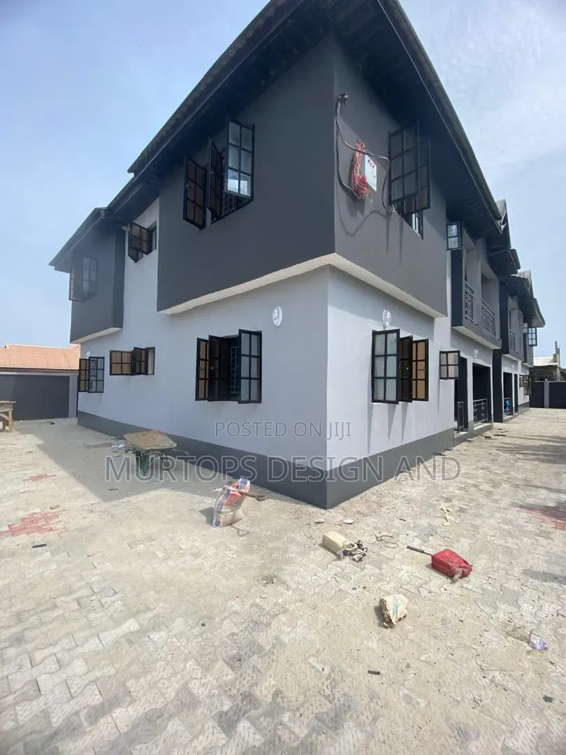 3bdrm Apartment in Ogombo for rent in Ogombo