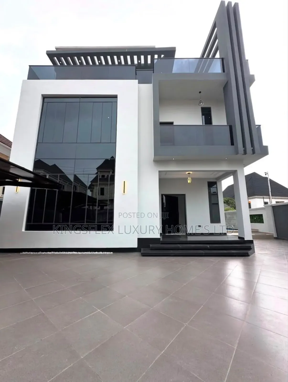 5bdrm Duplex in It Owns Compound, Apo Resettlement for sale in Apo Resettlement