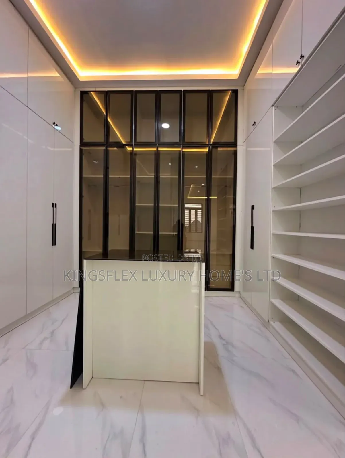 5bdrm Duplex in It Owns Compound, Apo Resettlement for sale in Apo Resettlement