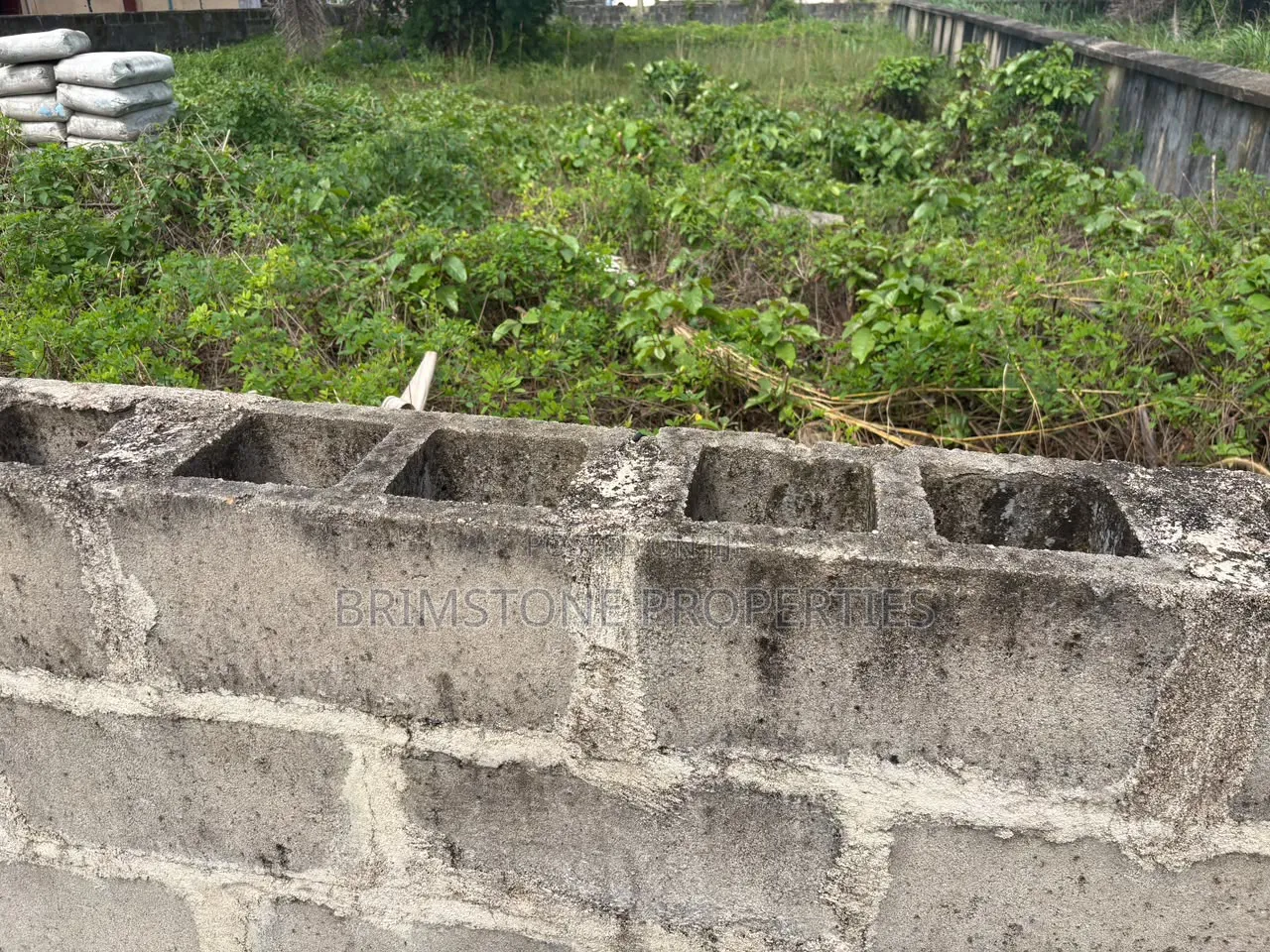 863sqm of Land With Title and Good Location in Lekki Phase 1
