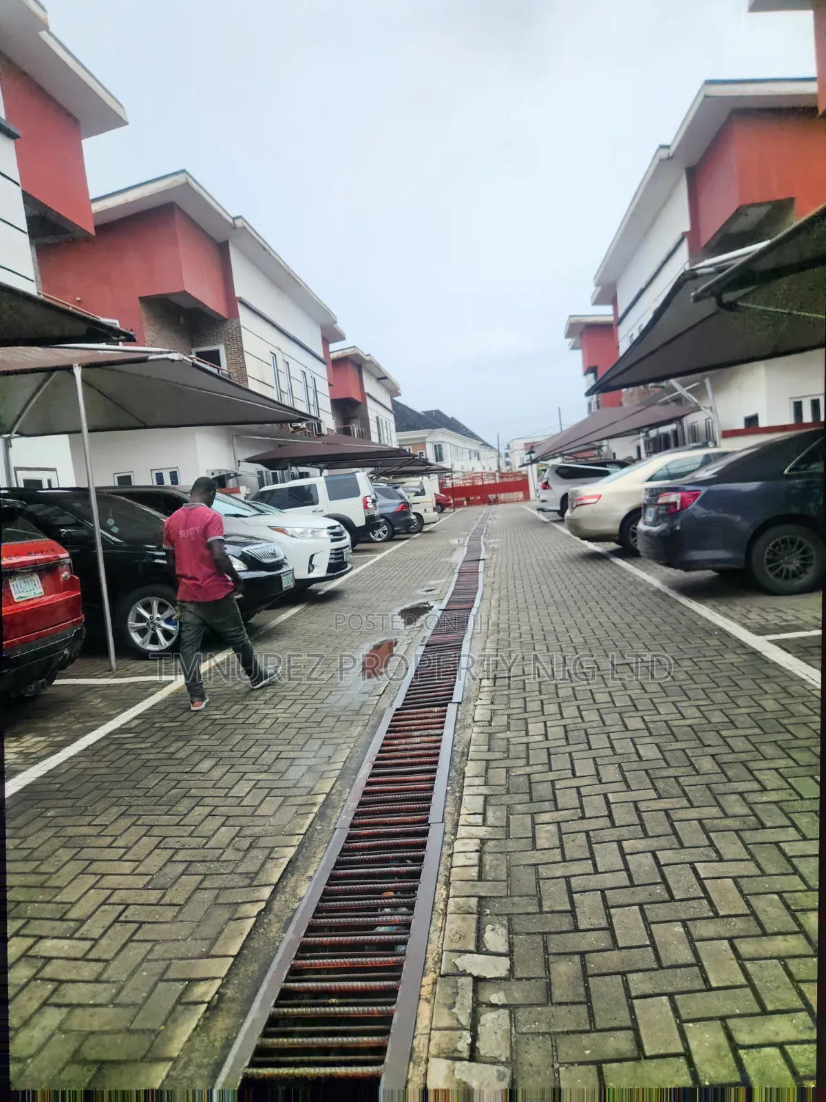 4bdrm Duplex in Chevron for sale in Chevron