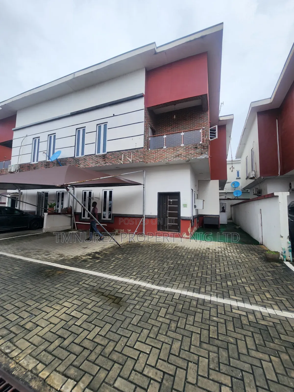 4bdrm Duplex in Chevron for sale in Chevron