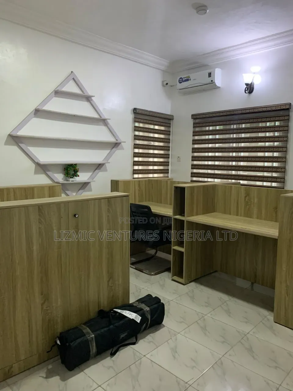Standard Office Space Tolet in Mangoro