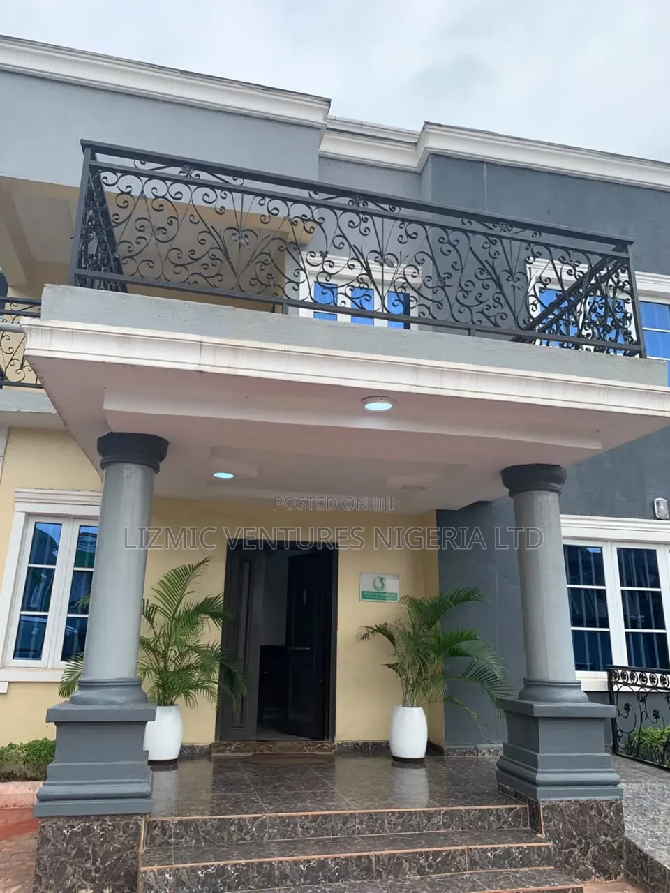 Standard Office Space Tolet in Mangoro