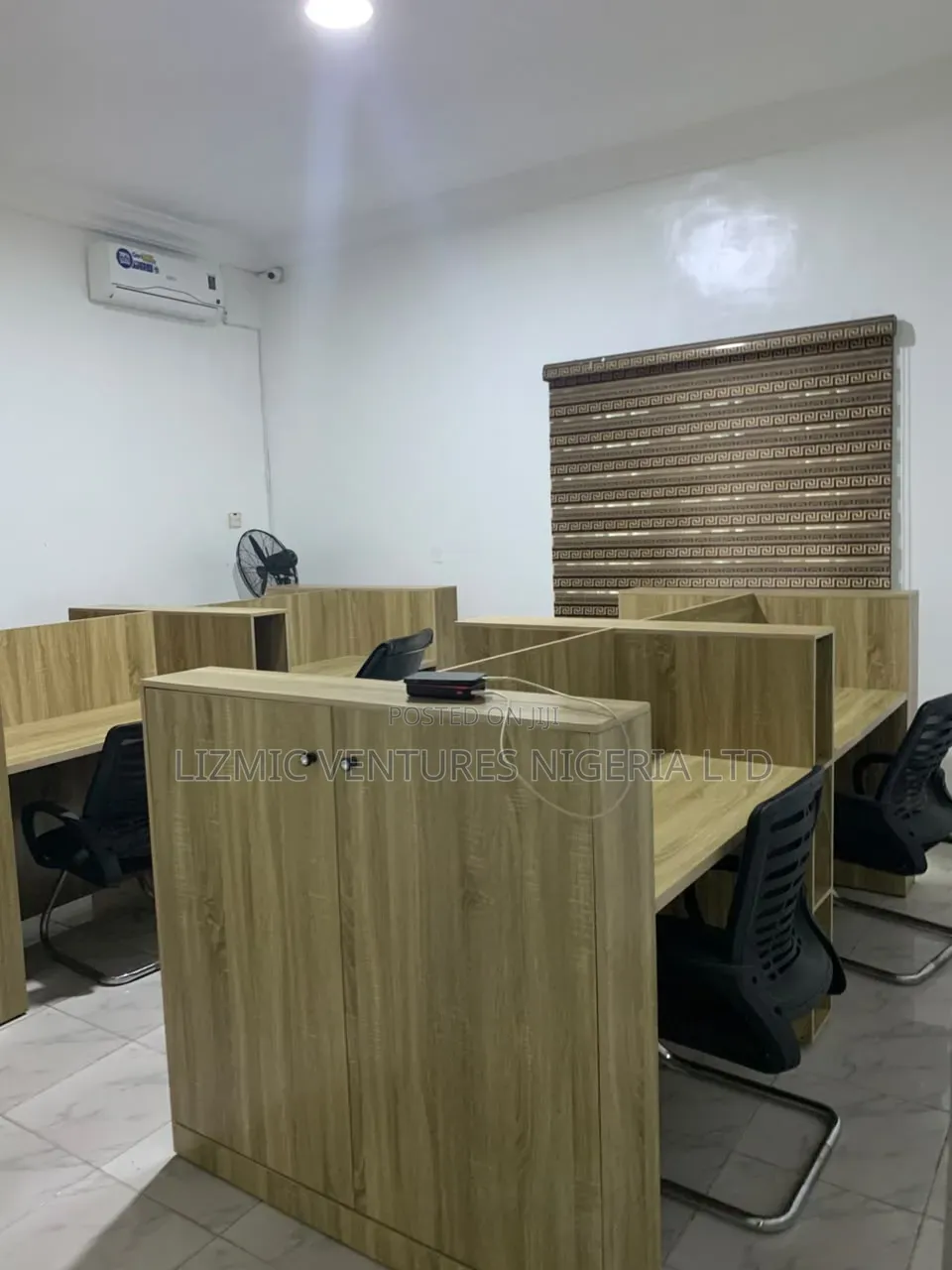 Standard Office Space Tolet in Mangoro