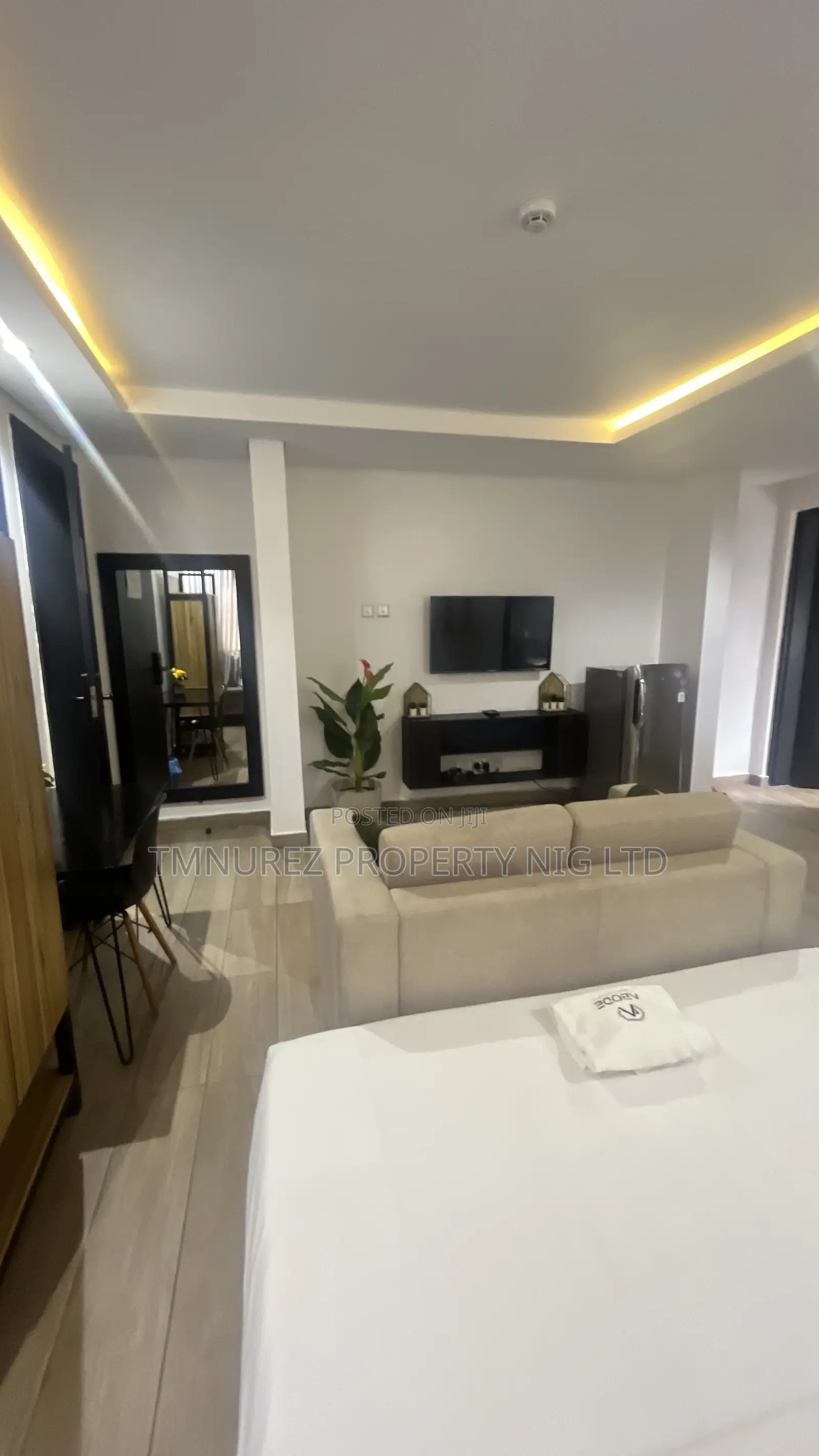 Furnished Studio Apartment in Off Admiralty Main for rent in Lekki Phase 1