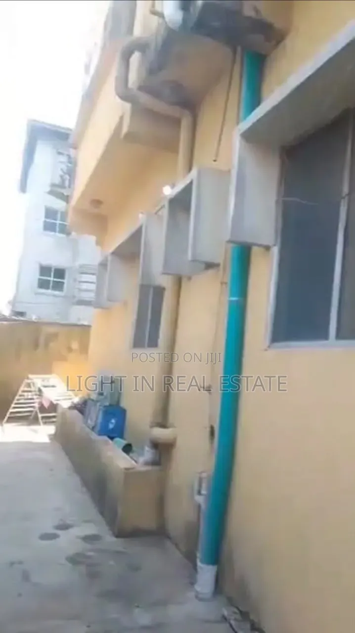 8bdrm Block of Flats in Ajao Estate for sale in Ajao Estate