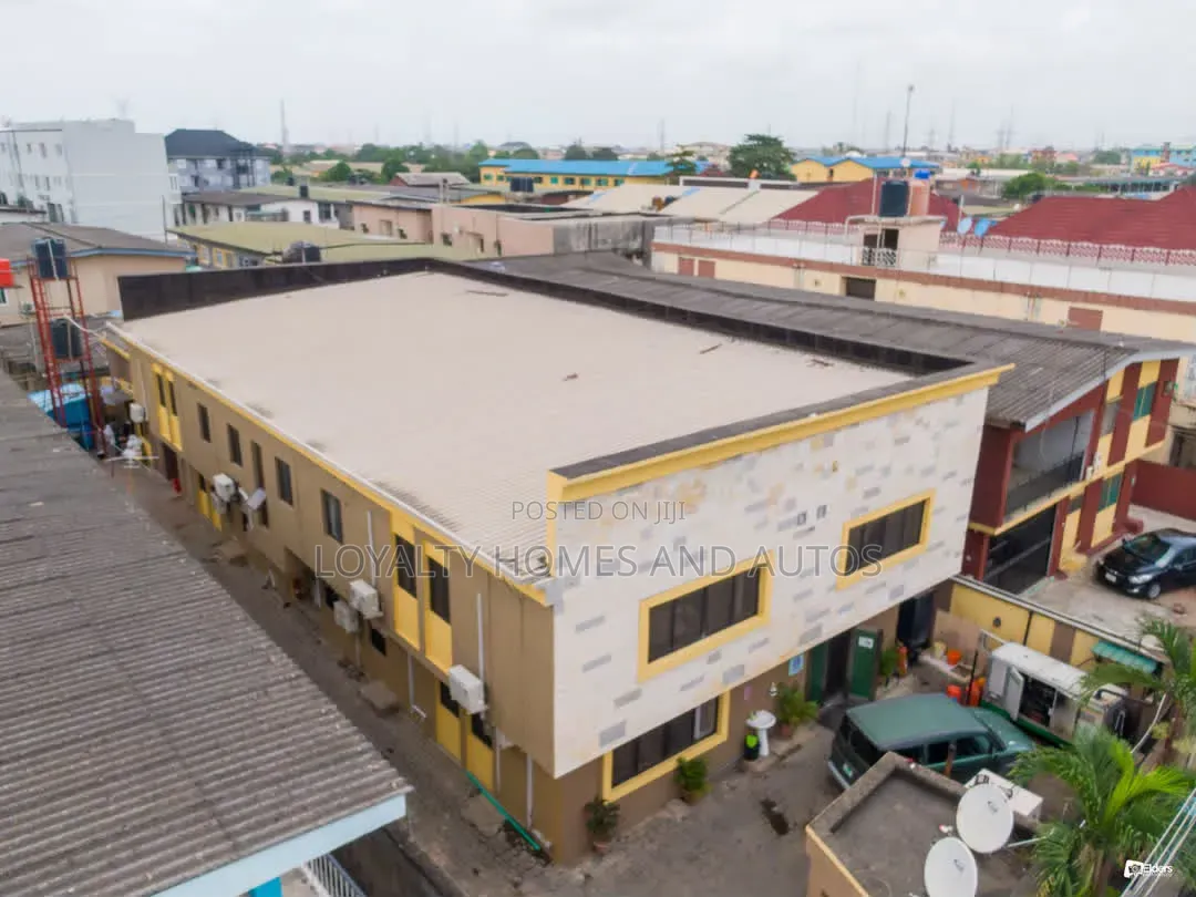 A Functional and Well Maintained 21 Room Hotel in Adelabu