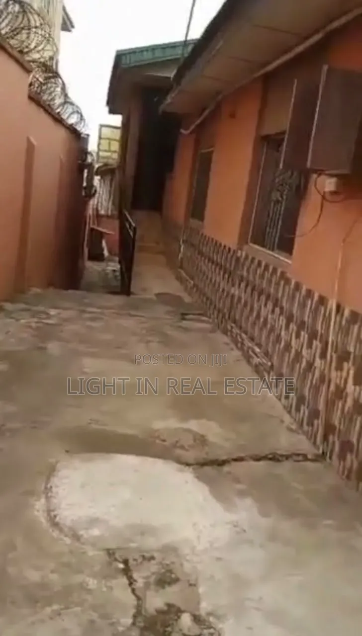 11bdrm Block of Flats in Oke-Ira / Ogba for sale in Oke-Ira / Ogba