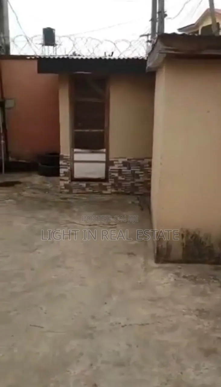 11bdrm Block of Flats in Oke-Ira / Ogba for sale in Oke-Ira / Ogba