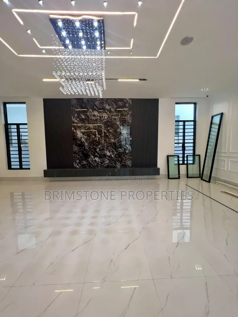 Furnished 5bdrm Duplex in Chevron for sale in Chevron