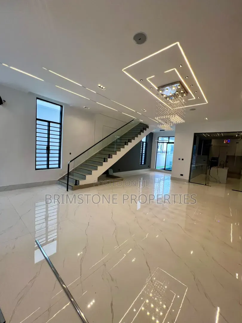 Furnished 5bdrm Duplex in Chevron for sale in Chevron