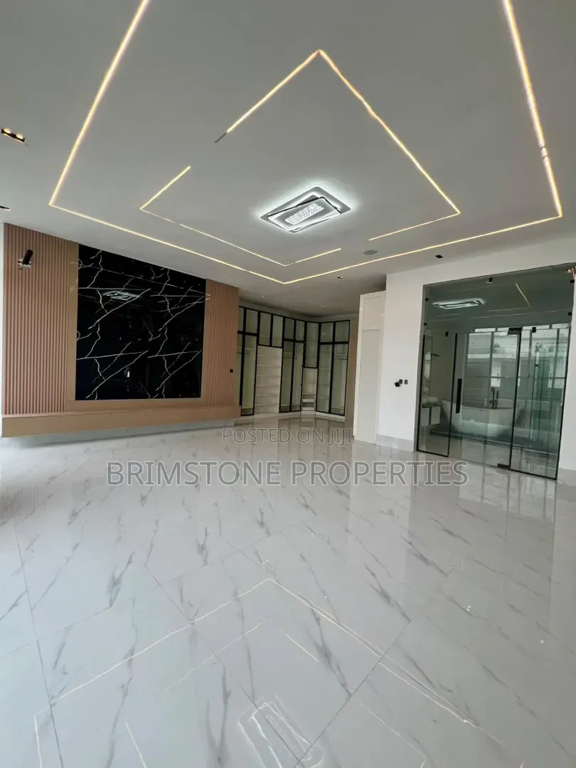 Furnished 5bdrm Duplex in Chevron for sale in Chevron