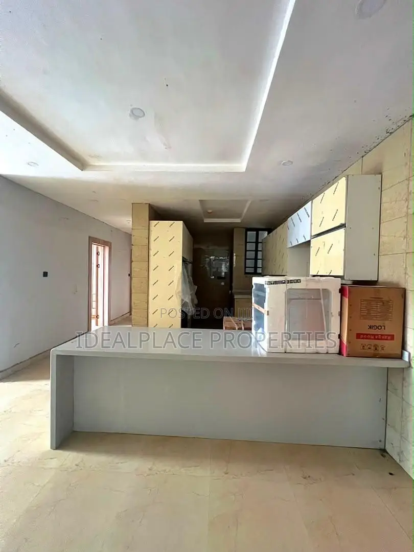 3bdrm Apartment in Victoria Island for sale in Victoria Island