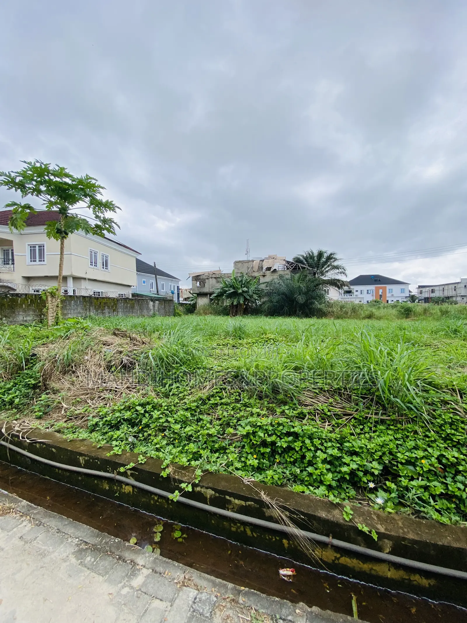 400 SQM Tables Dry Land on a Tarred Road in Ajah