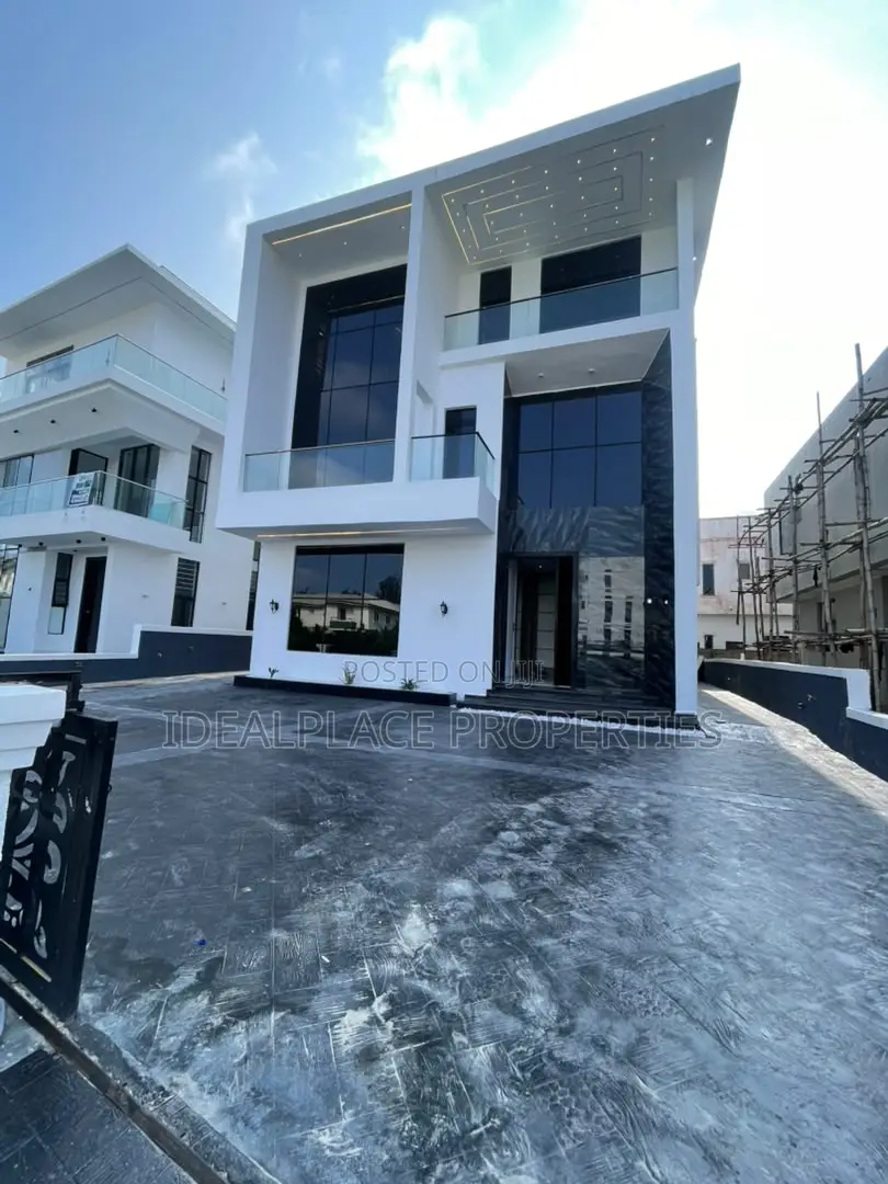5bdrm Duplex in Ikota for sale in Ikota
