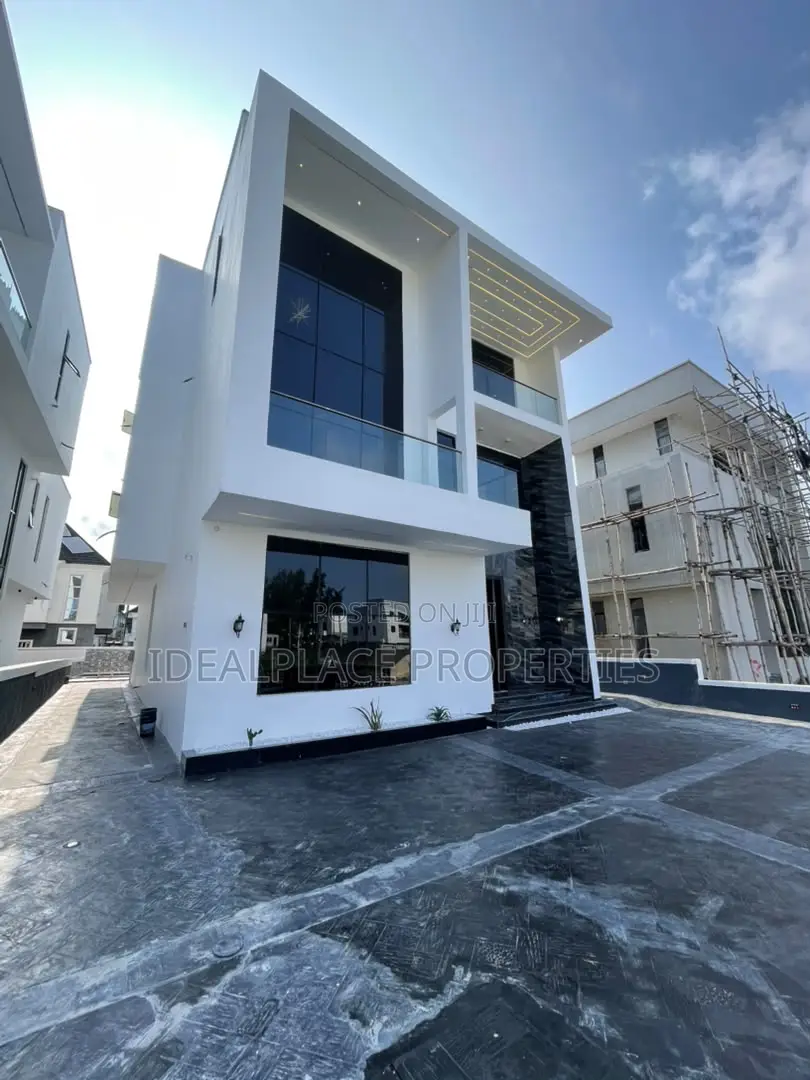 5bdrm Duplex in Ikota for sale in Ikota