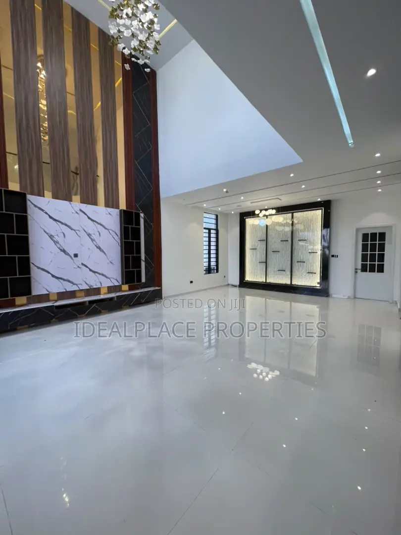 5bdrm Duplex in Ikota for sale in Ikota