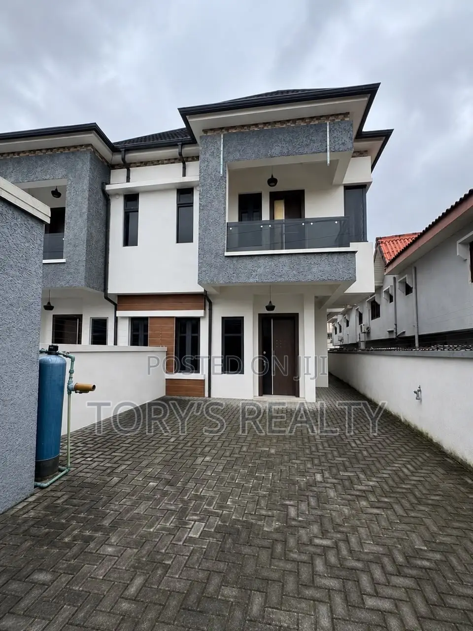4bdrm Duplex in Ologolo for rent in Ologolo