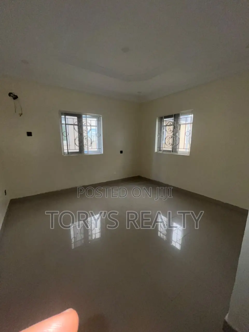 5bdrm Duplex in Chevron for rent in Chevron