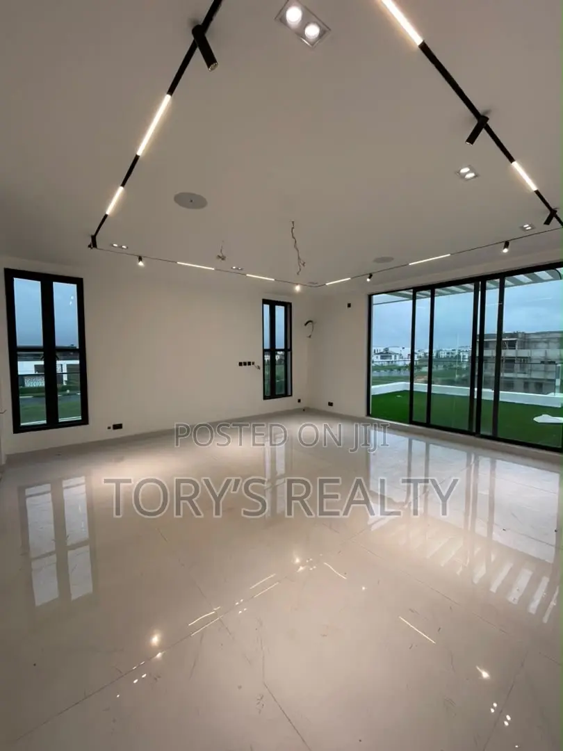 5bdrm Duplex in Ikate for sale in Ikate