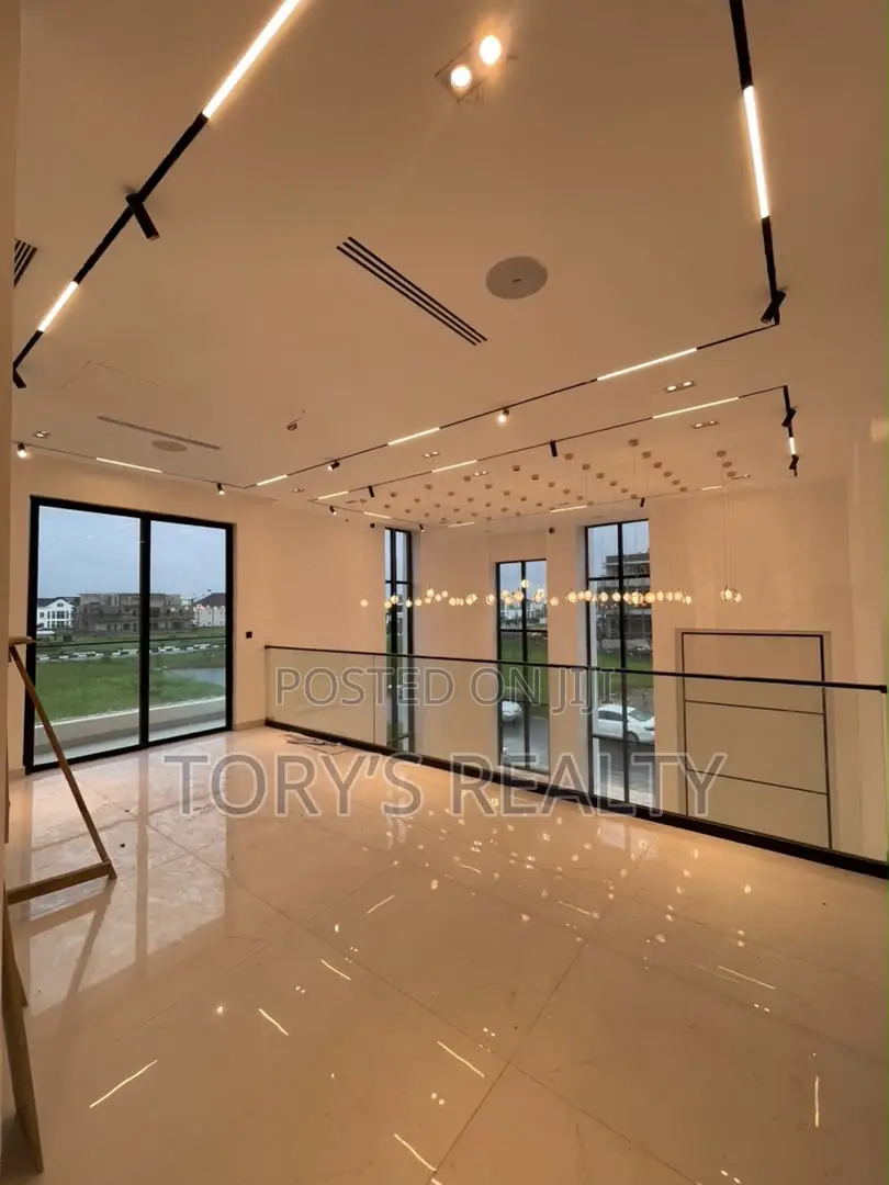 5bdrm Duplex in Ikate for sale in Ikate