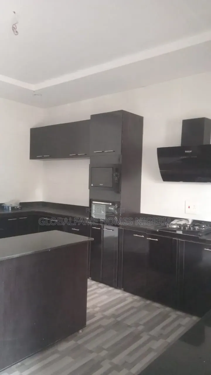 4bdrm Duplex in In An Estate By for rent in Lakowe
