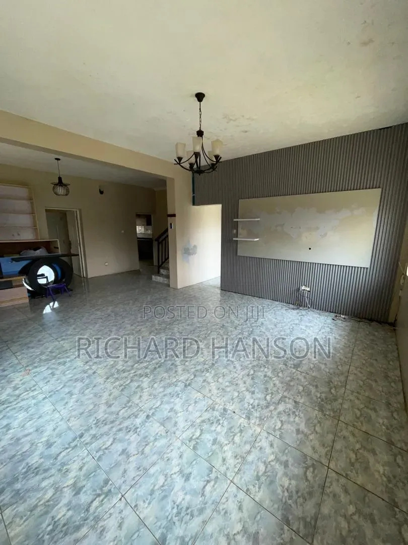 4bdrm Duplex in Orchid, Chevron for rent in Chevron