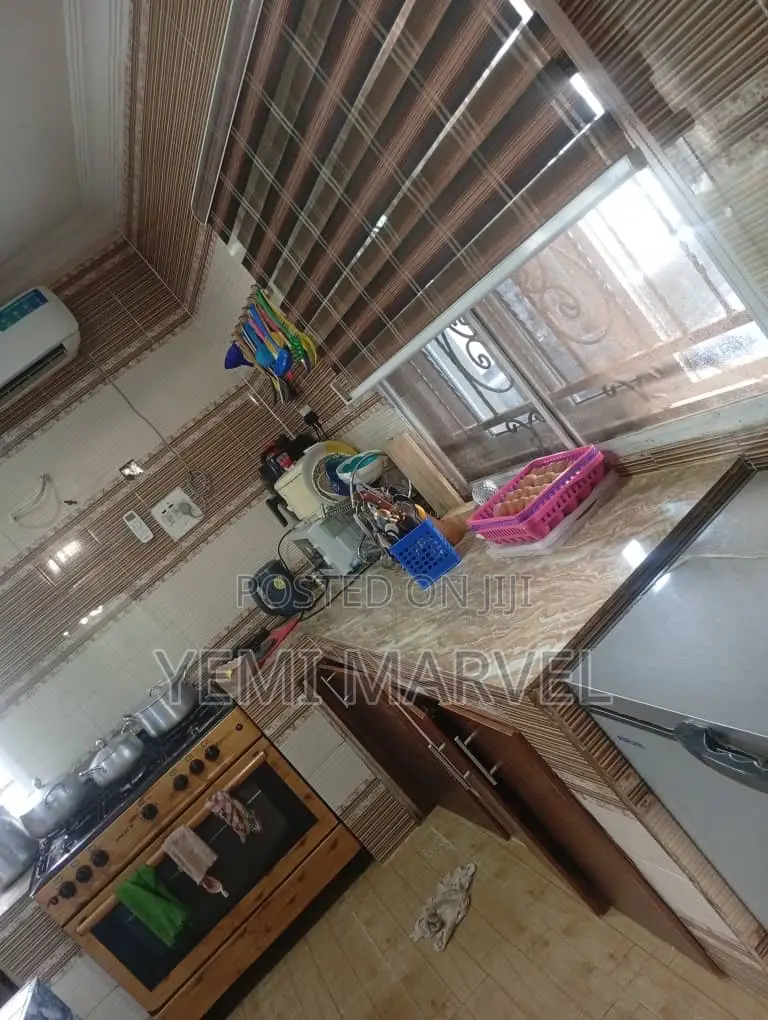 4bdrm Bungalow in Vge Gate 3, Akoto for sale in Akala Express