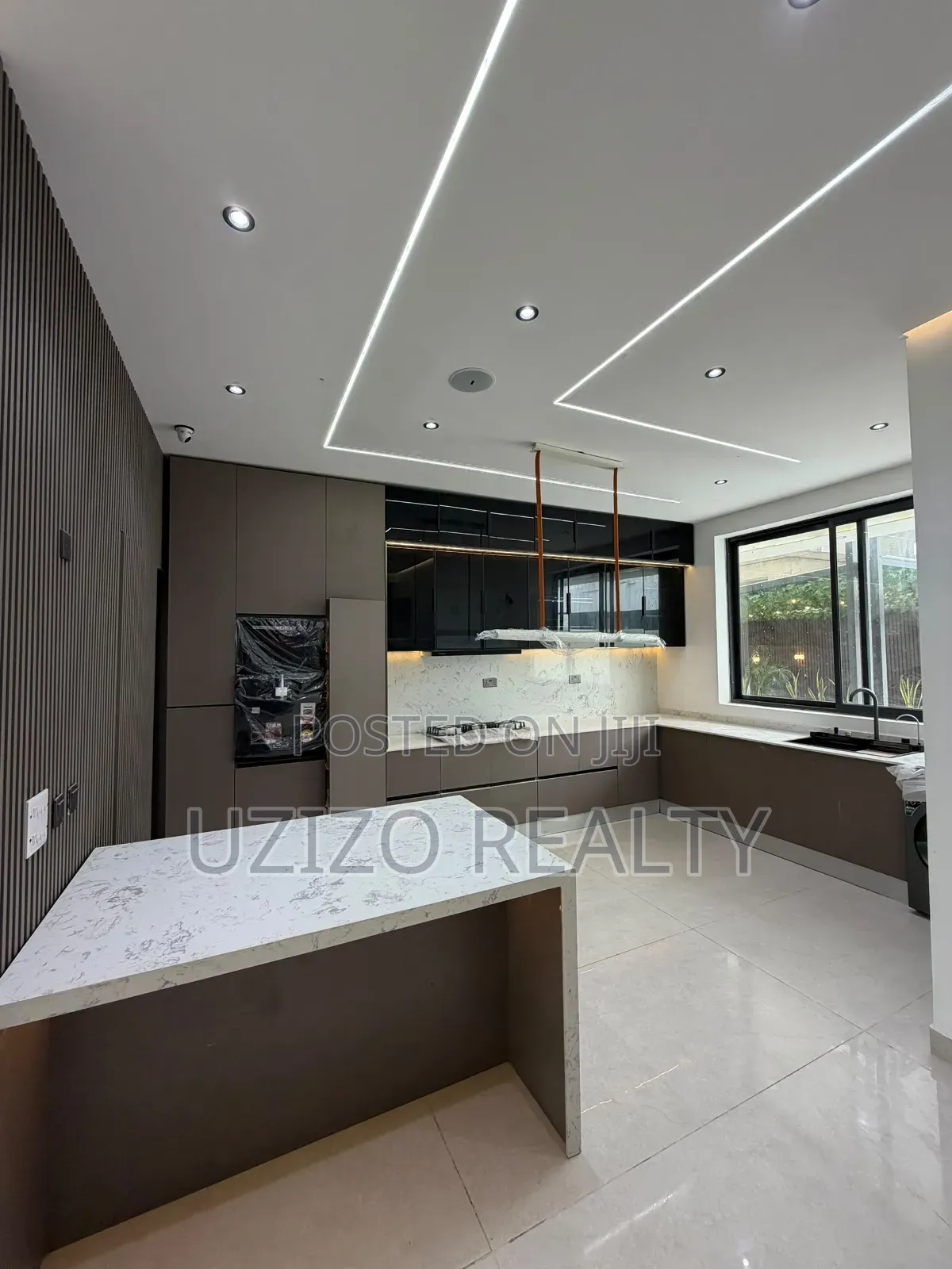 5bdrm Duplex in Lekki Phase 1 for sale in Lekki Phase 1
