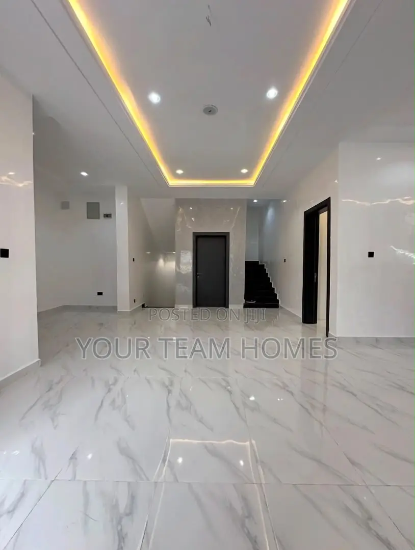 5bdrm Duplex in Apo for sale in Apo Resettlement