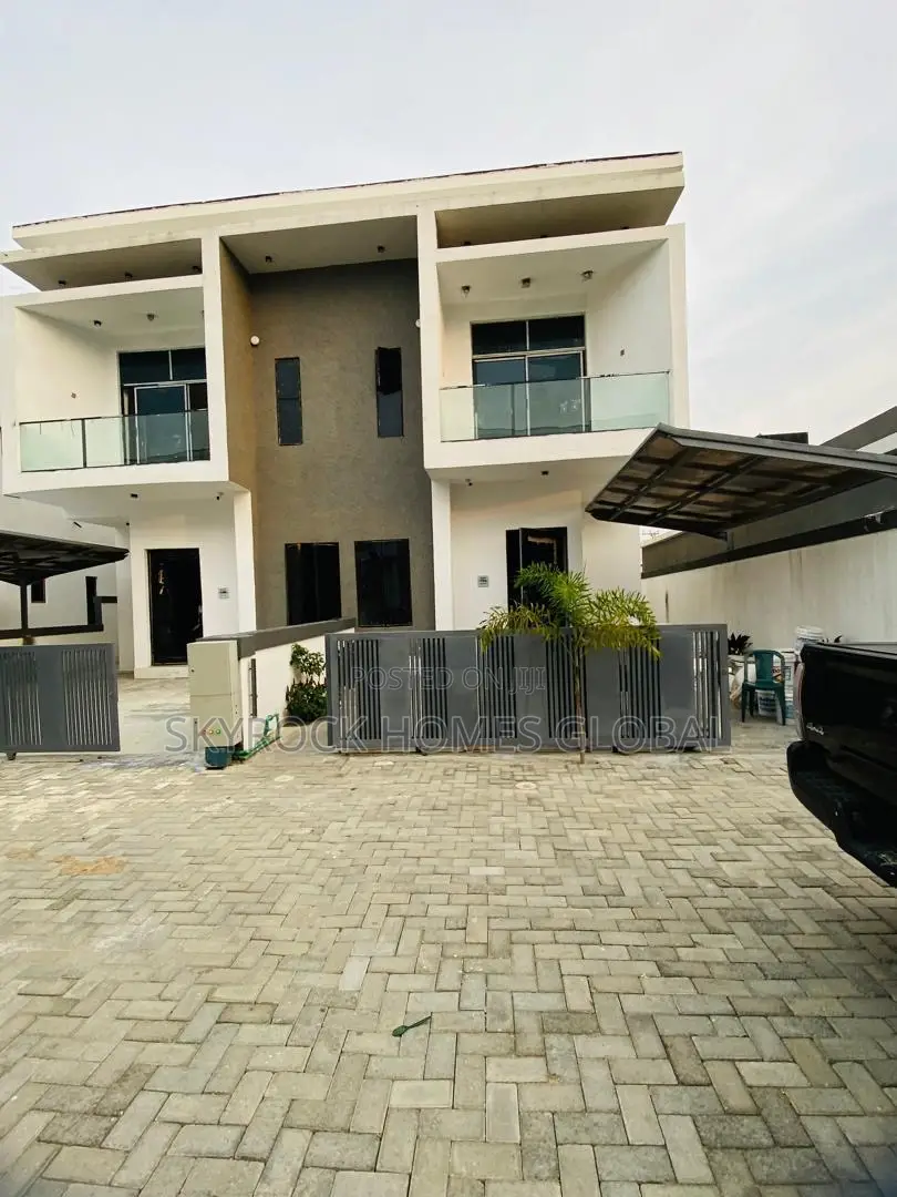 4bdrm Duplex in Chevron for rent in Chevron