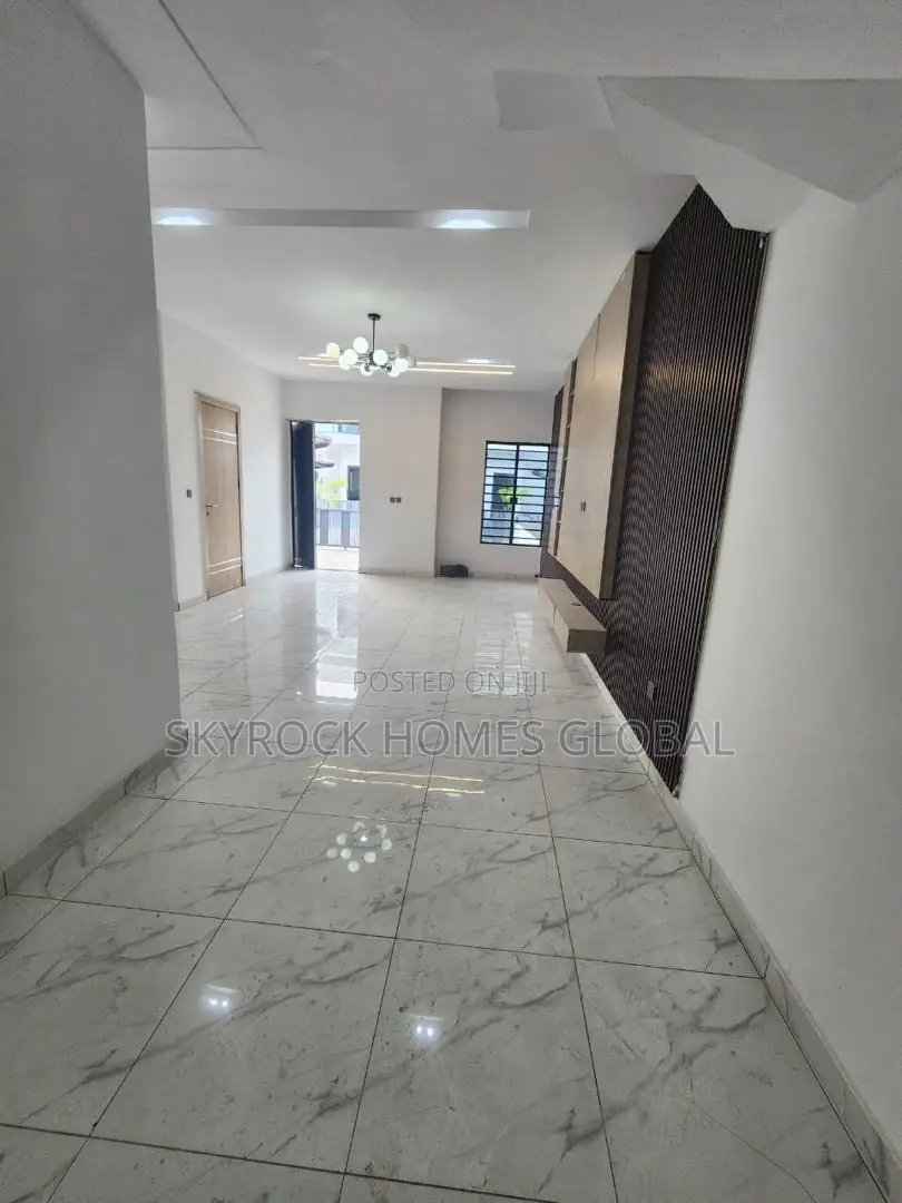 4bdrm Duplex in Chevron for rent in Chevron