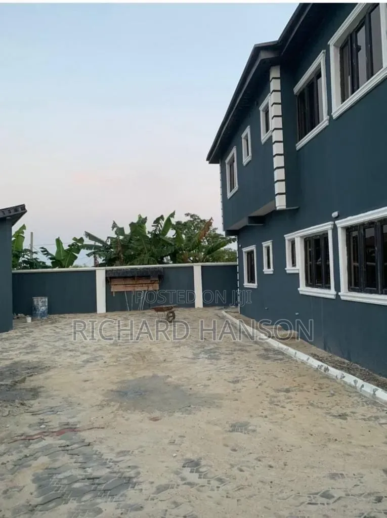 8bdrm Block of Flats in Close To Express, Awoyaya for sale in Awoyaya
