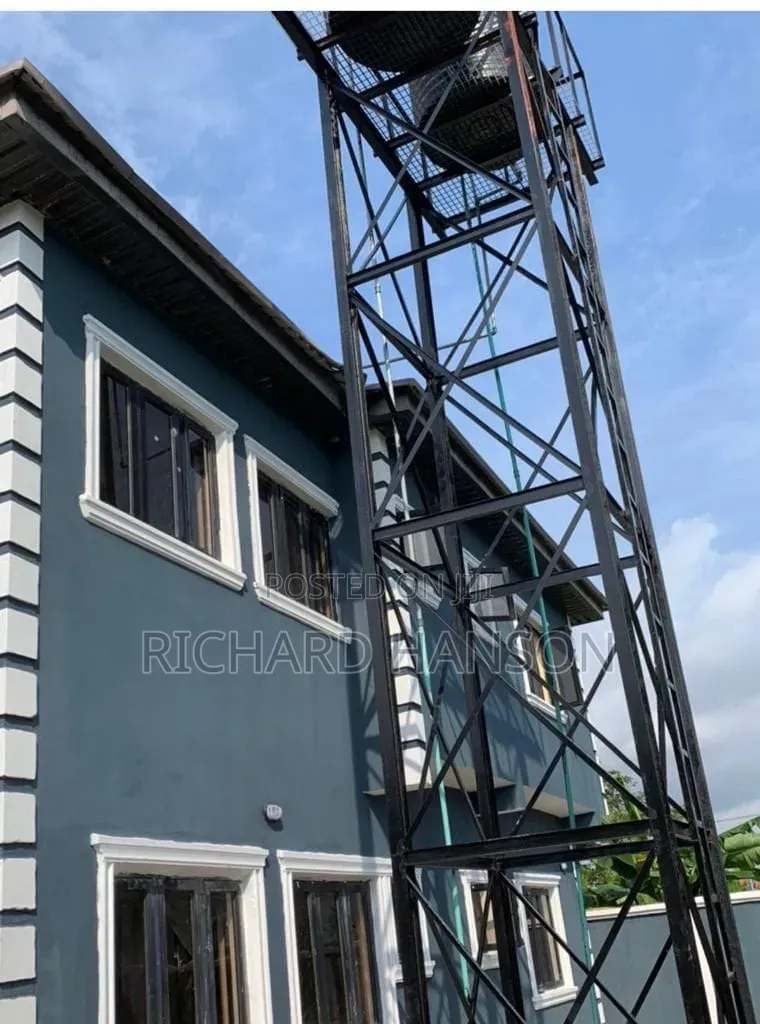 8bdrm Block of Flats in Close To Express, Awoyaya for sale in Awoyaya