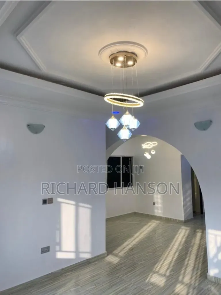 8bdrm Block of Flats in Close To Express, Awoyaya for sale in Awoyaya