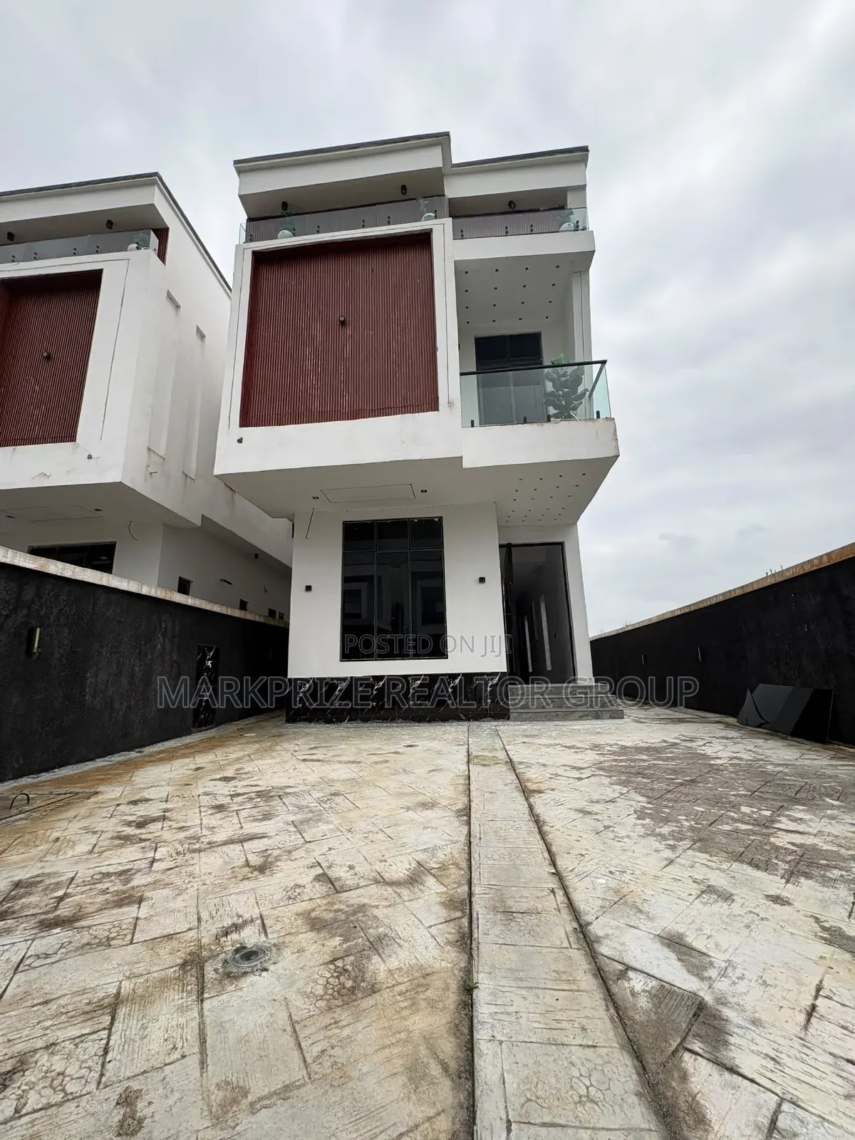 5bdrm Duplex in Lekki Conservative for sale in Lekki Expressway