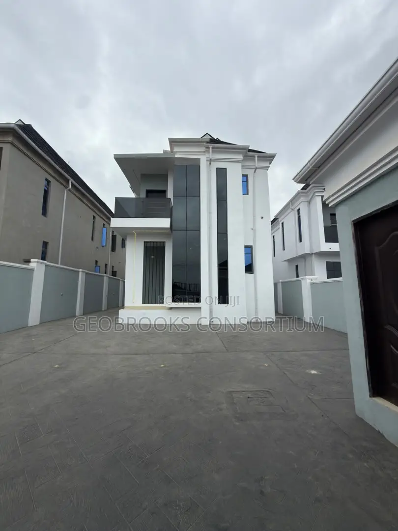 4bdrm Duplex in Okebadan Estate, Akobo for sale in Akobo