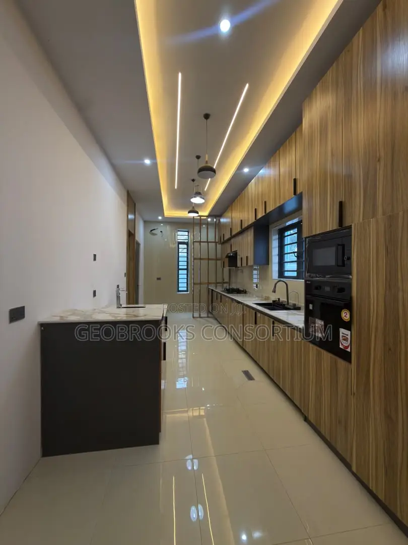 4bdrm Duplex in Okebadan Estate, Akobo for sale in Akobo