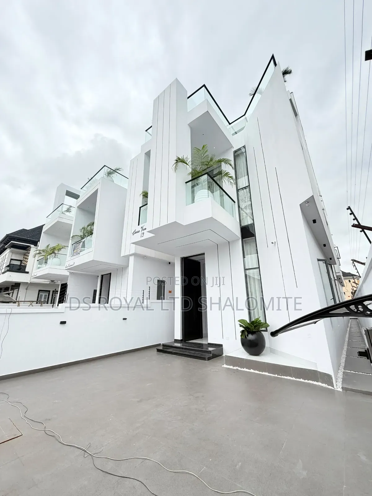 5bdrm Duplex in Ikota for sale in Ikota