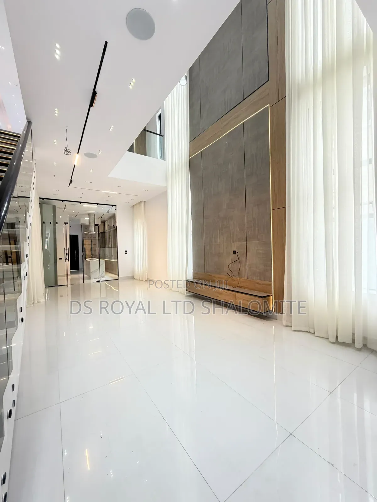5bdrm Duplex in Ikota for sale in Ikota