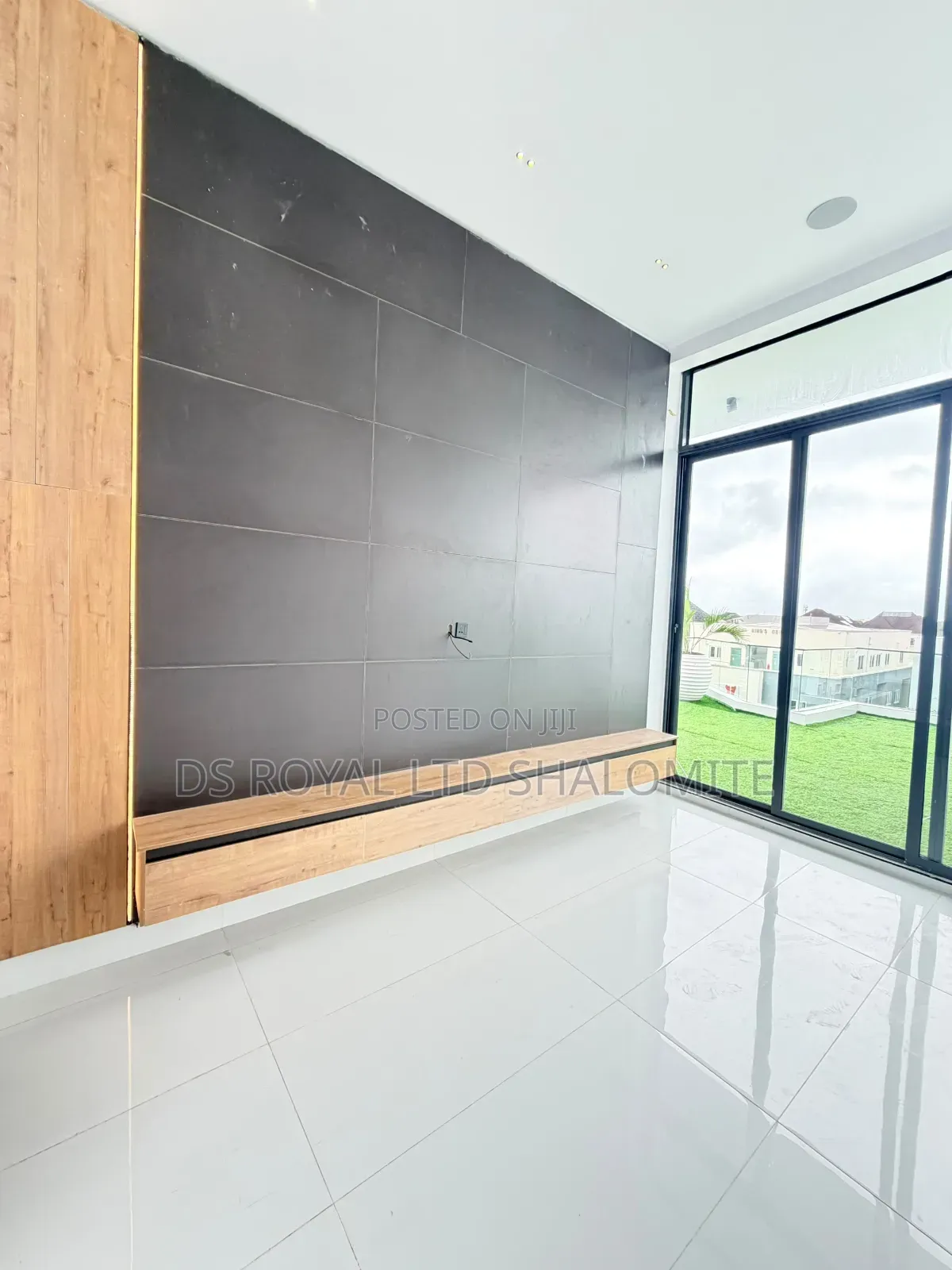 5bdrm Duplex in Ikota for sale in Ikota