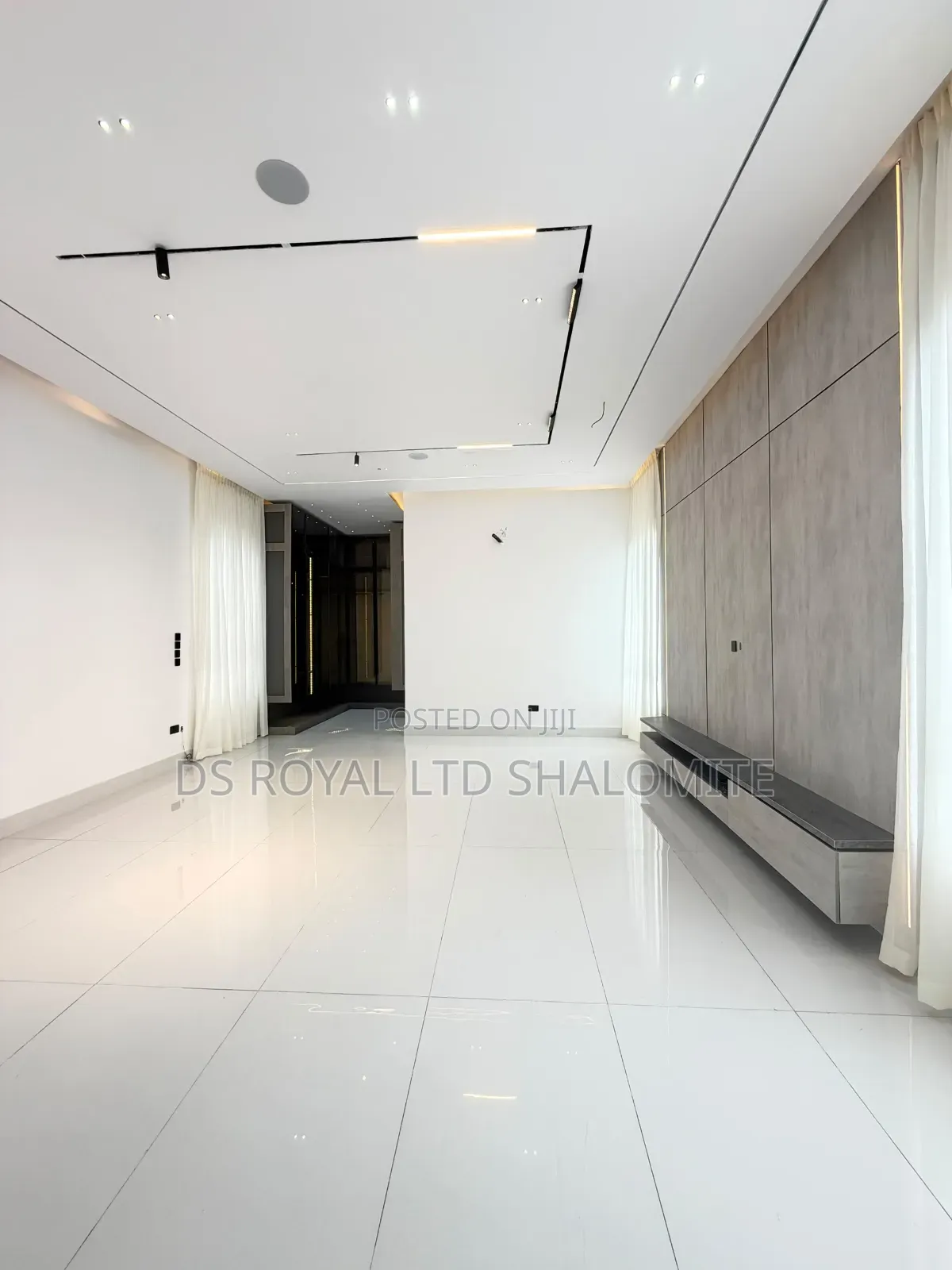 5bdrm Duplex in Ikota for sale in Ikota