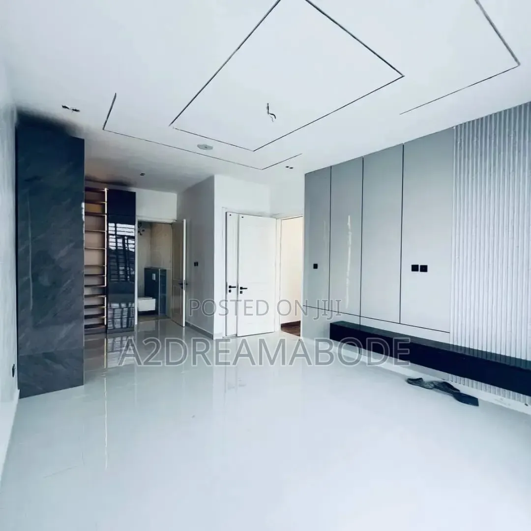 5bdrm Duplex in Chevron for sale in Chevron