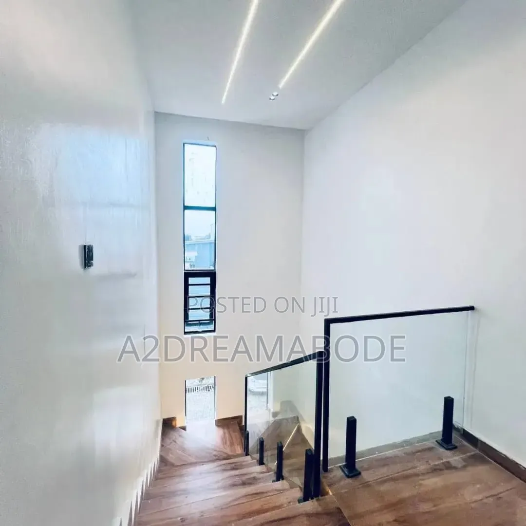 5bdrm Duplex in Chevron for sale in Chevron