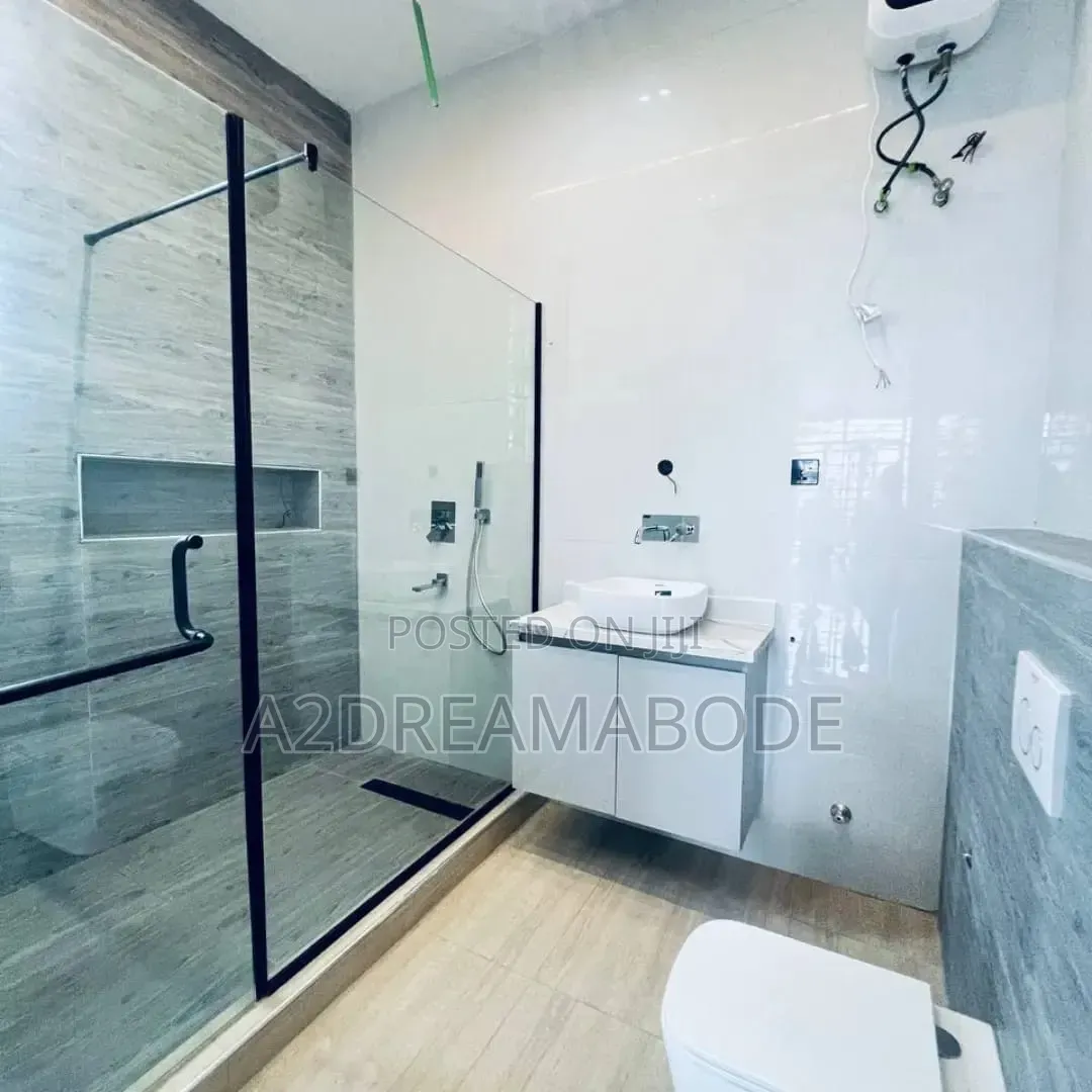 5bdrm Duplex in Chevron for sale in Chevron