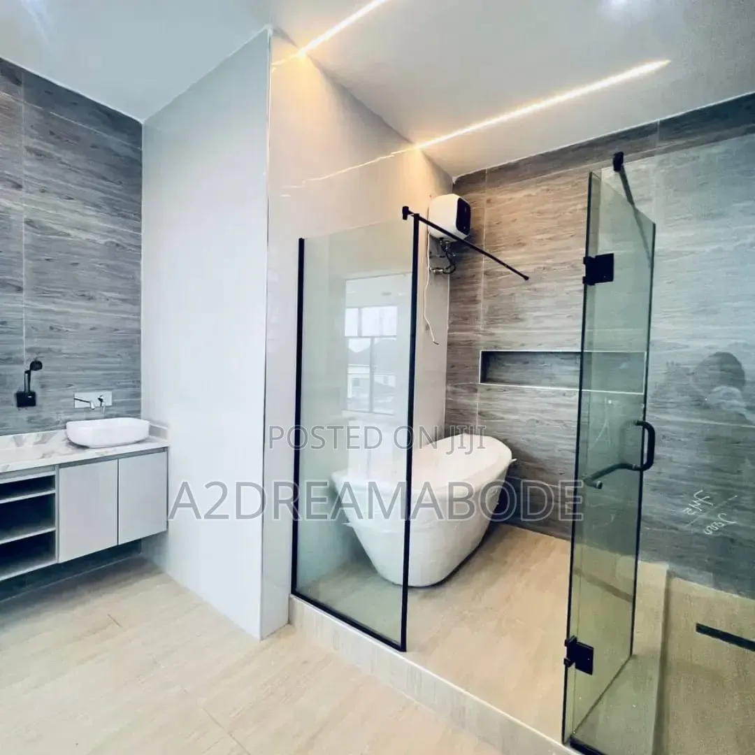 5bdrm Duplex in Chevron for sale in Chevron