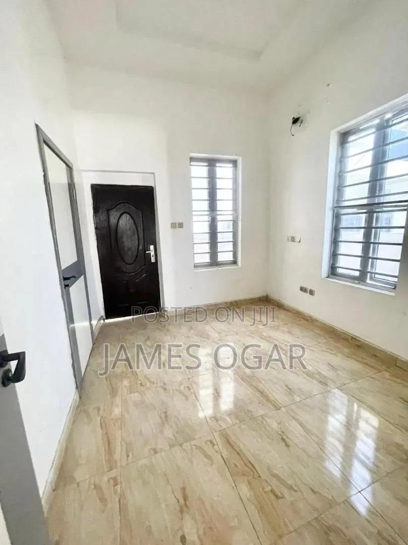 Mini Flat in Orchid Road, Chevron for rent in Chevron