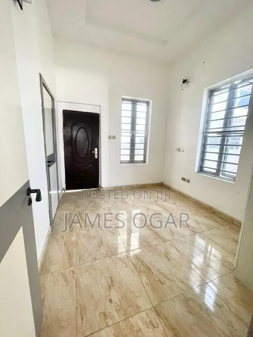 Mini Flat in Orchid Road, Chevron for rent in Chevron